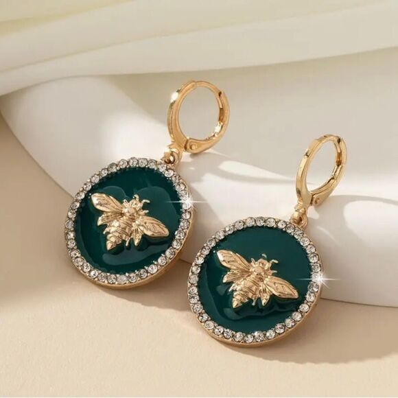 💚 Betsey Johnson stunning honeybee crystal dangle earrings 💚 - Picture 7 of 7